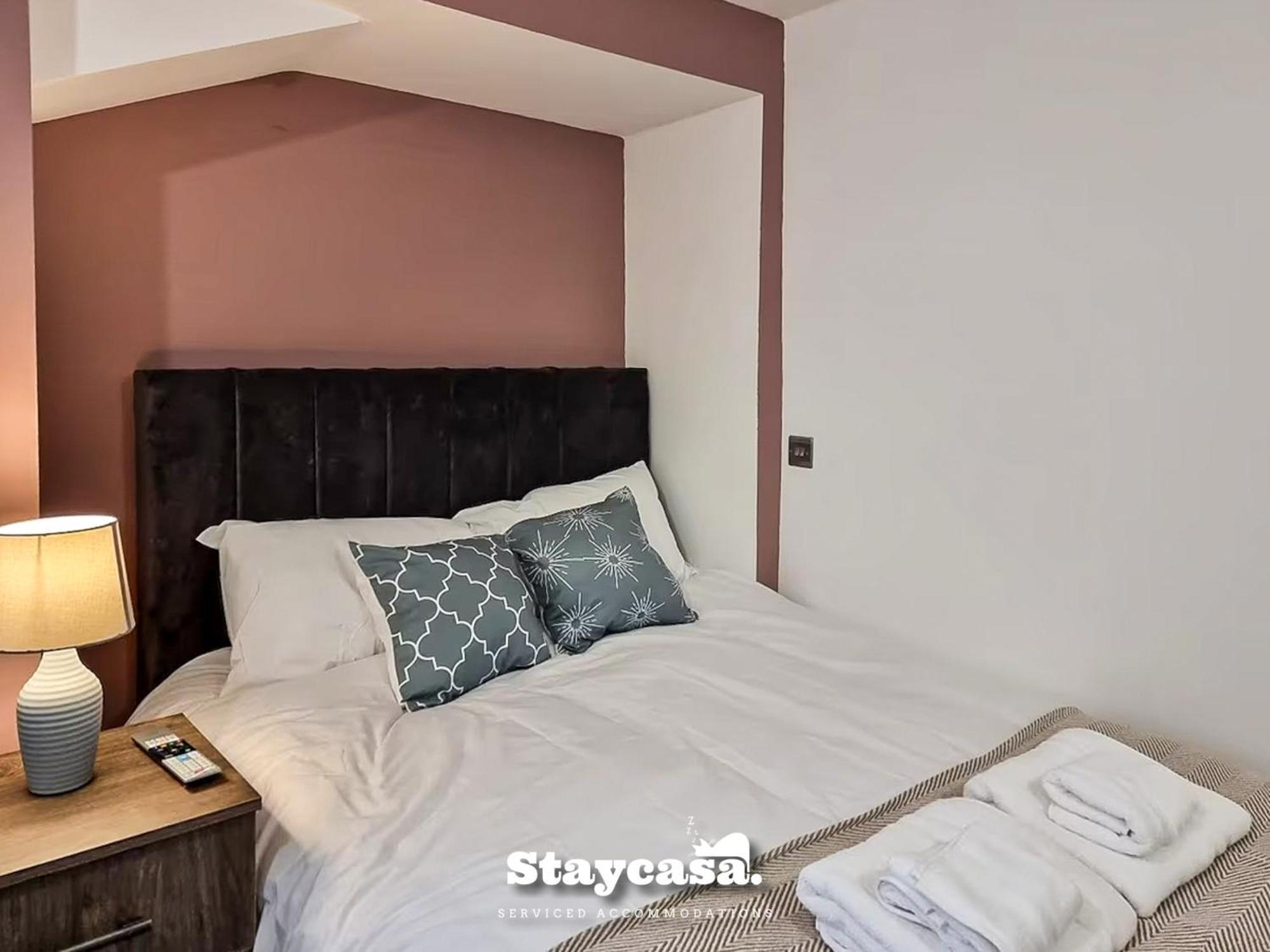 Delightful Spacious Haven With Large Driveway Manchester Zewnętrze zdjęcie