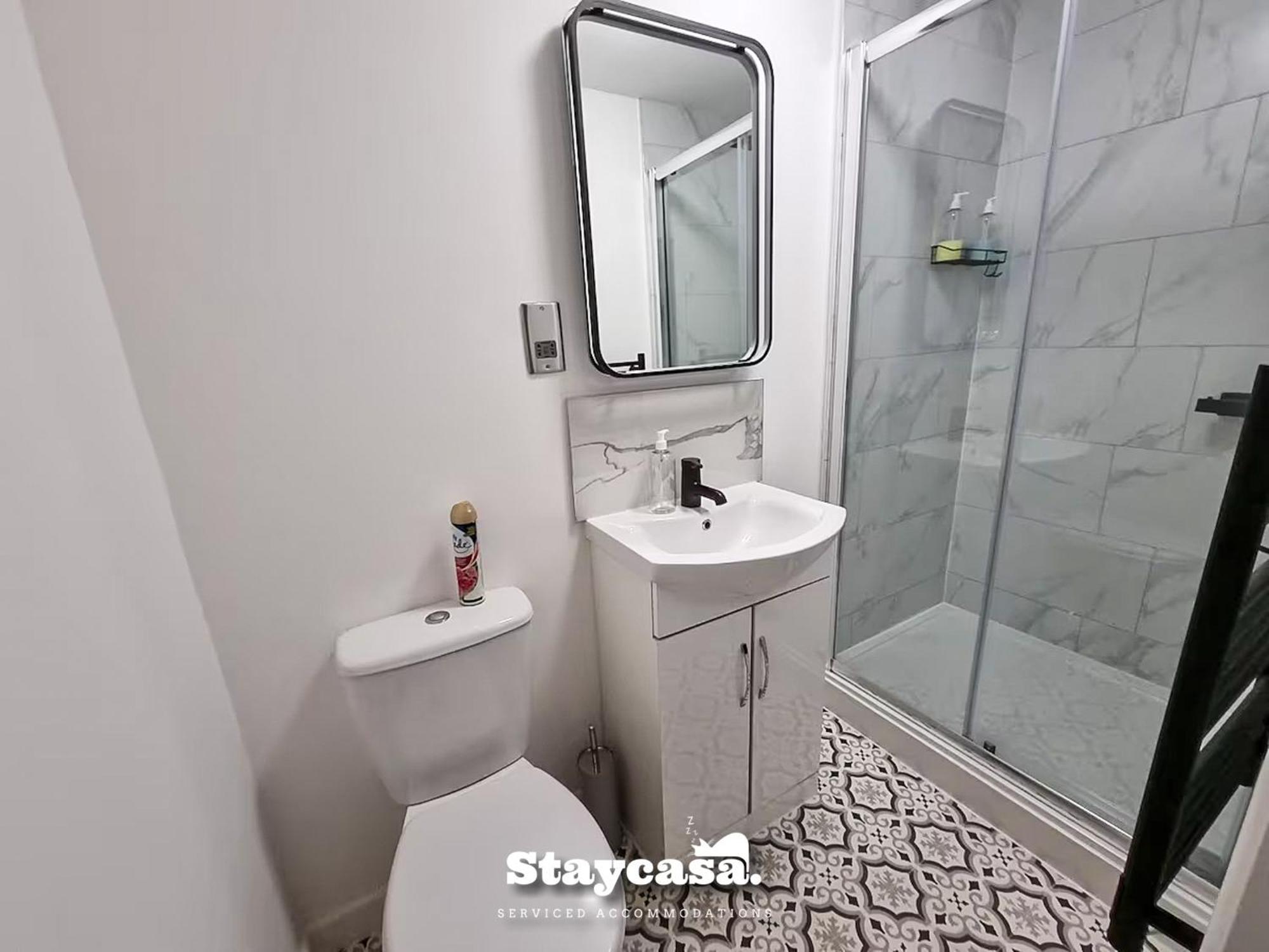 Delightful Spacious Haven With Large Driveway Manchester Zewnętrze zdjęcie